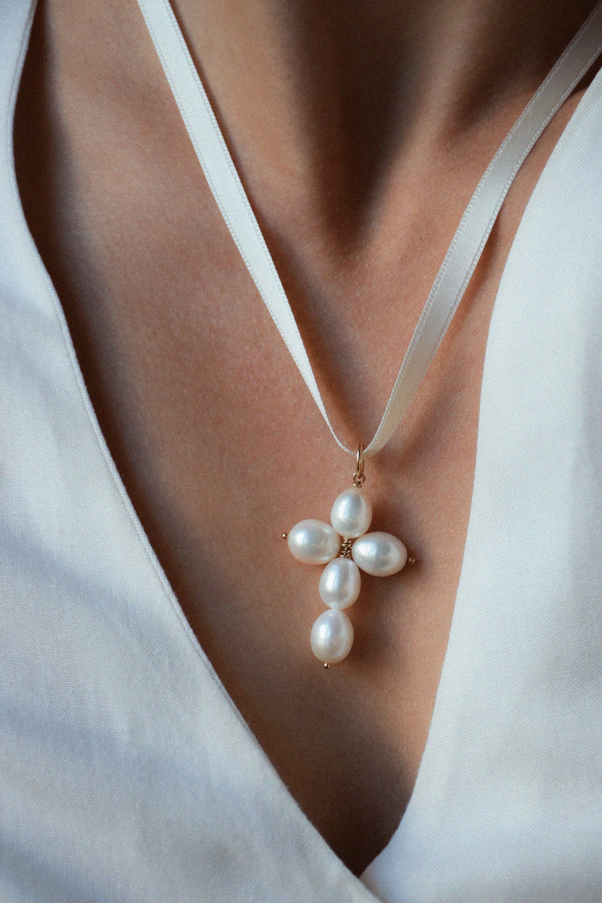 ARLES | PENDENTIF CROIX MAXI PERLES