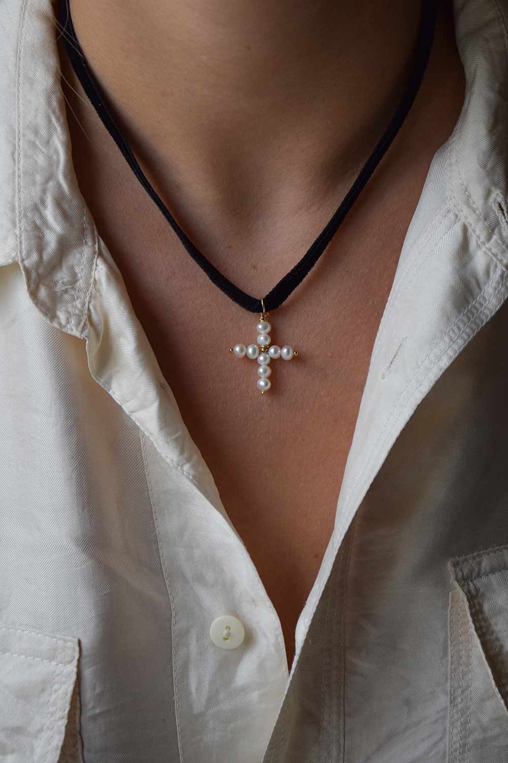 Arlésienne | Collier ruban avec croix perlée (5196183404684)
